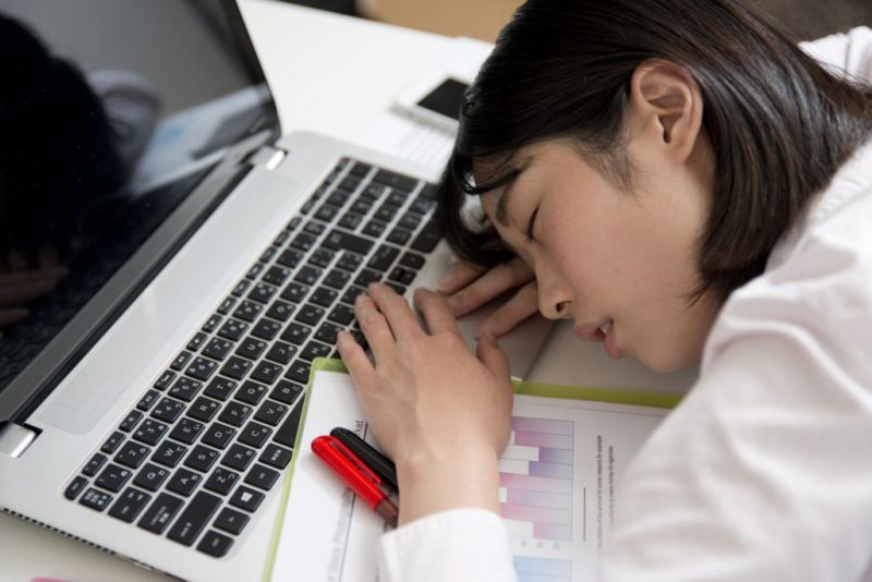 ngủ tại nơi công sở